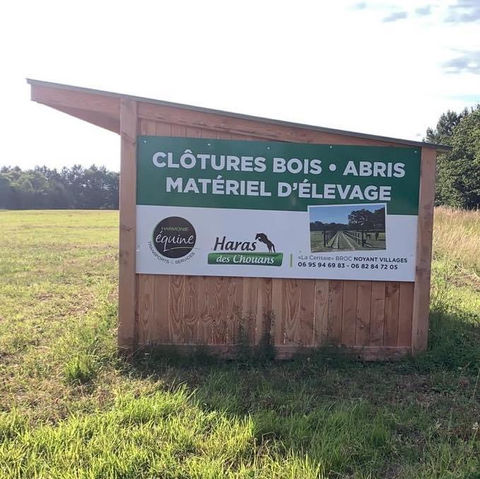 Abri bois 3m *4m chevaux, Harmonie Equine, location vl chevaux, Location camion vl chevaux, litière chevaux copeaux, Litière copeaux de bois pour chevaux, clôture chevaux, clôture chevaux bois, Clôture bois pour chevaux, abris bois chevaux, Abris bois pour chevaux, barriere anglaise, Barriere anglaise bois 
