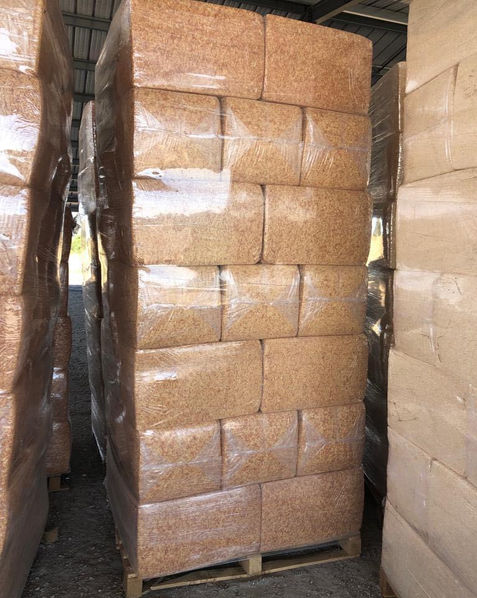 Copeaux de bois dépoussiérés pour chevaux, Harmonie Equine, location vl chevaux, Location camion vl chevaux, litière chevaux copeaux, Litière copeaux de bois pour chevaux, clôture chevaux, clôture chevaux bois, Clôture bois pour chevaux, abris bois chevaux, Abris bois pour chevaux, barriere anglaise, Barriere anglaise bois 