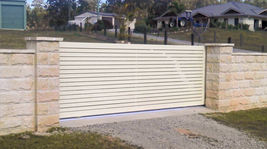 Sliding Aluminium Slatted Gate in Classic Cream