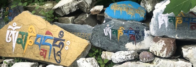 writing on painted rocks 
