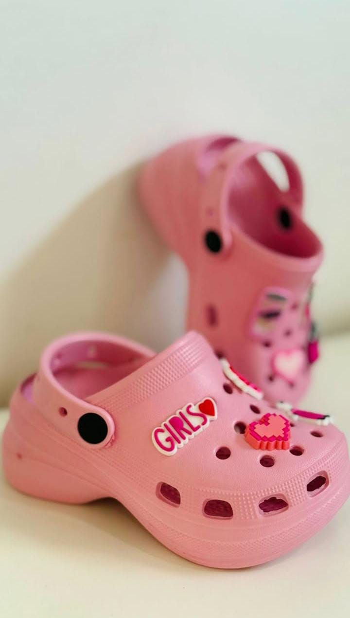 Crocs plataforma infantil