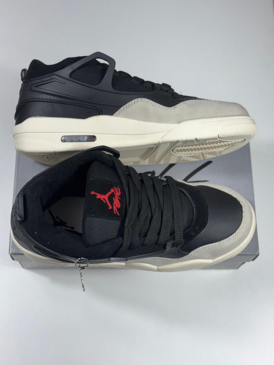 Miniatura: NIKE AIR JORDAN 4RM