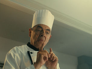 FREY VERSÜSST MIT SIR ROWAN ATKINSON DEN WERBEBLOCK