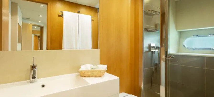Luxury yacht bathroom aboard the Sunseeker 28 Metre in La Paz