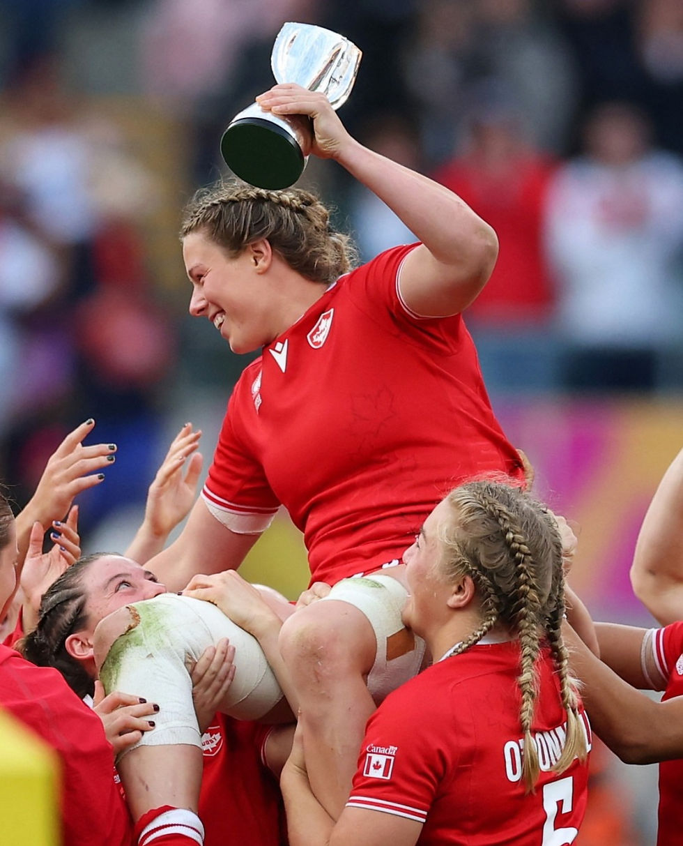 Sophie de Goede being lifted up by her teammates after winning the World Rugby’s Women’s Player of the Year. Courtesy of The PWR's Instagram