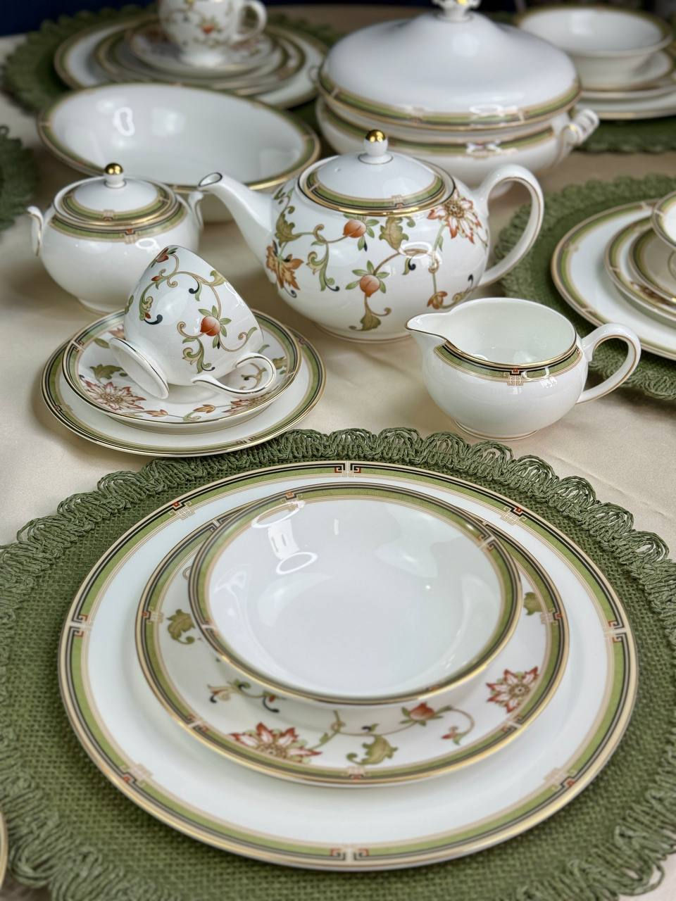 Wedgwood Oberon bone china dinner and tea service