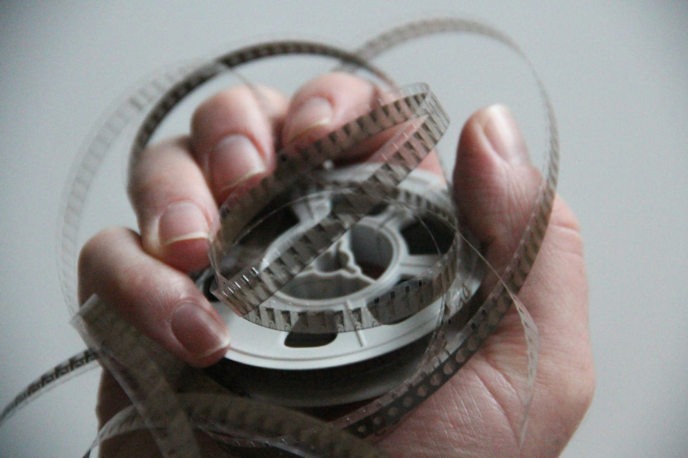 As trilhas sonoras dos filmes e as imagens eram gravadas em fitas distintas (Foto: Unsplash)