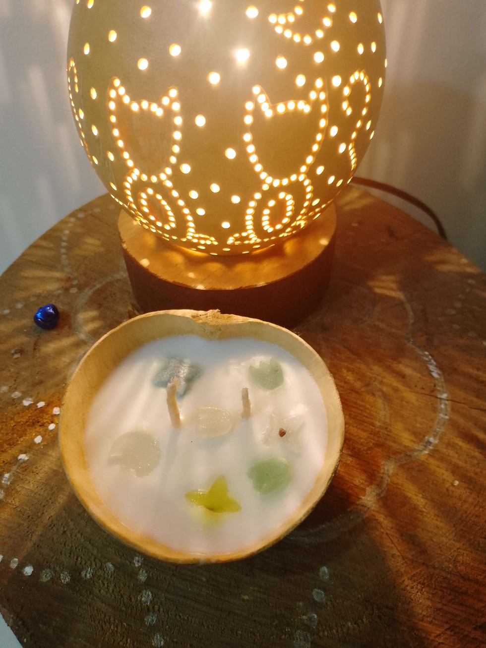 Miniatura: Vela en cera de coco con recipiente en tutumo 120 grs