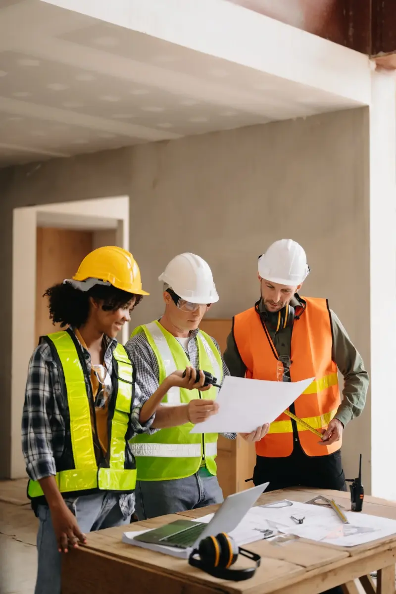 Contractors & project teams.webp