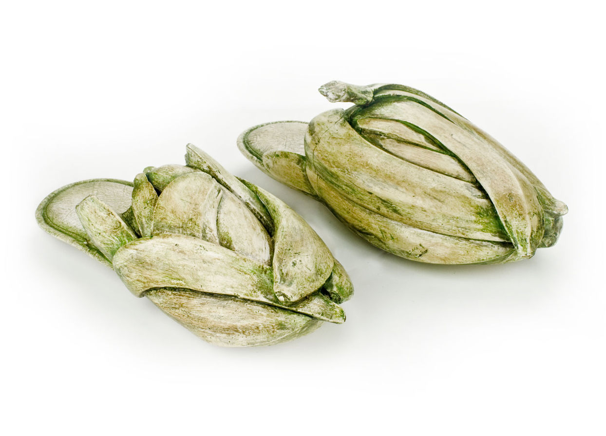 Pair of artichoke sculptures: unique garden art