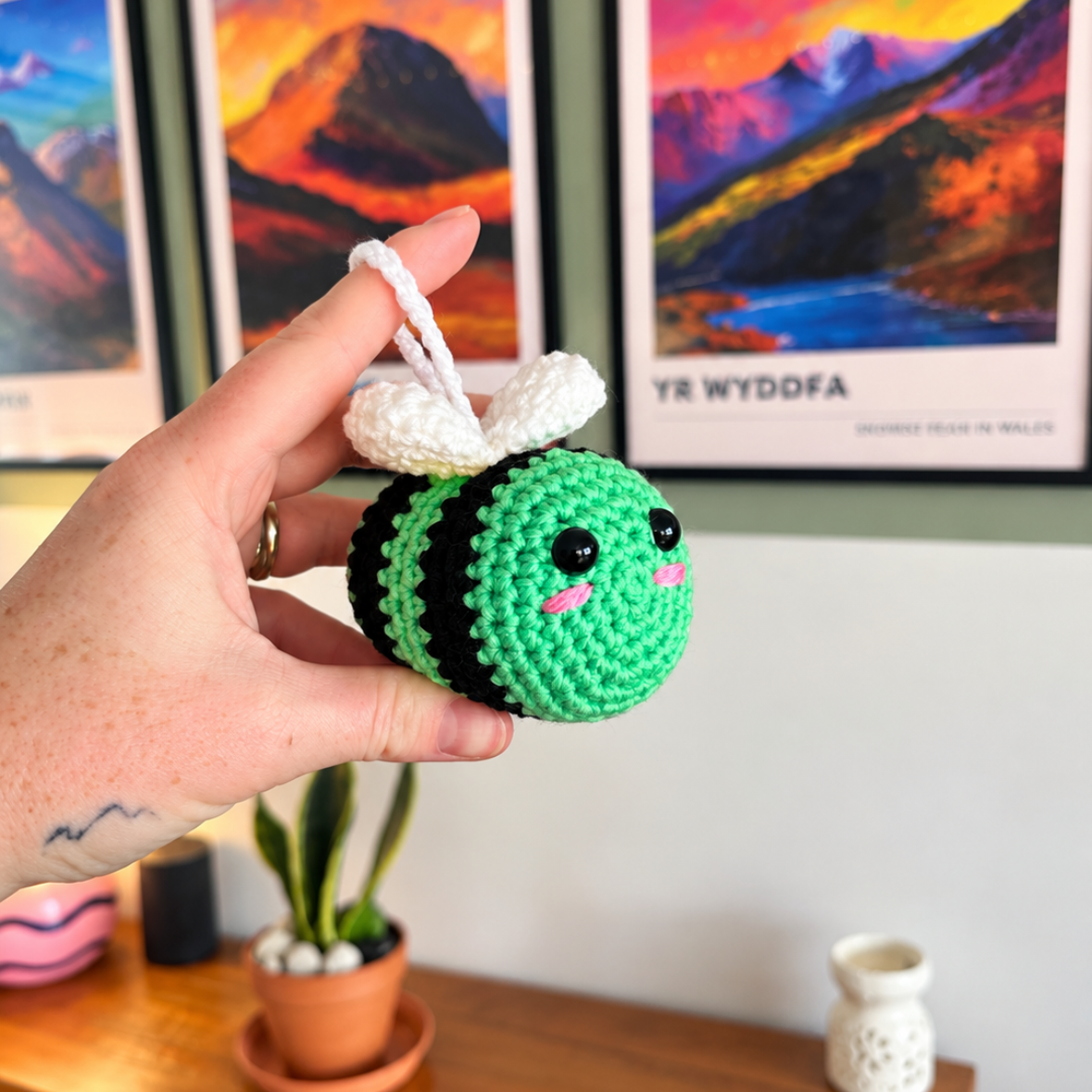 Zombee zombie bee crochet tutorial – free Halloween crochet pattern