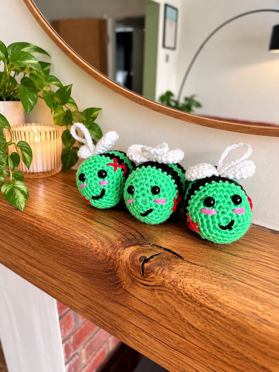 Zombee zombie bee crochet tutorial – free Halloween crochet pattern