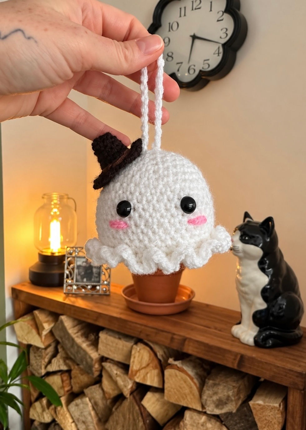 Cute crochet ghost with witches hat – free Halloween crochet ghost pattern