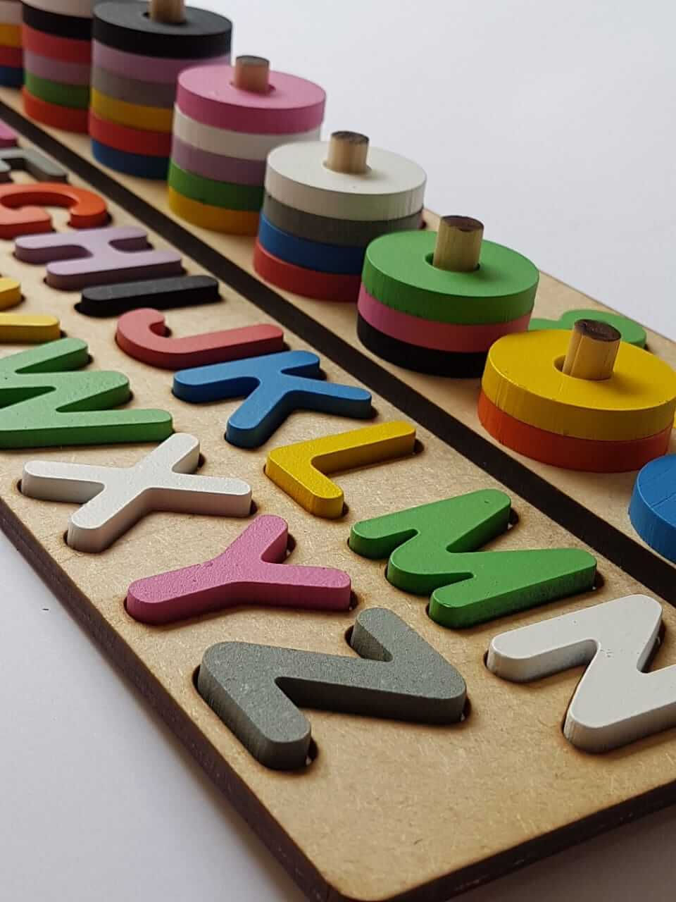 alfabeto montessoriano com letras, numeros e circulos para fazae a equivalencia. tudo colorido