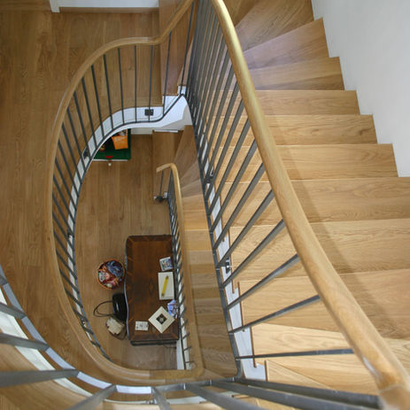 Escalier bois, escalier en bois, escaliers en chêne, moulures, noyaux, débillardé, main courante