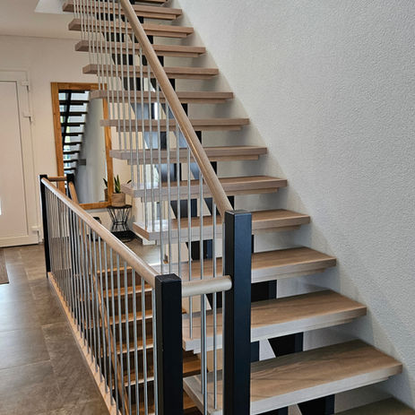 Escalier en frêne, escalier bois, escalier en bois, escalier appartement, escalier contemporain