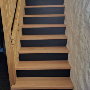 Aperçu global de l'escalier, une fois les marches recouvertes.