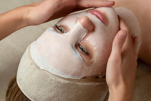 66734d26f52117b1beffc6b8_638a3e9680c0c7a17ea6d728_Collagen Sheet Face Mask.jpg