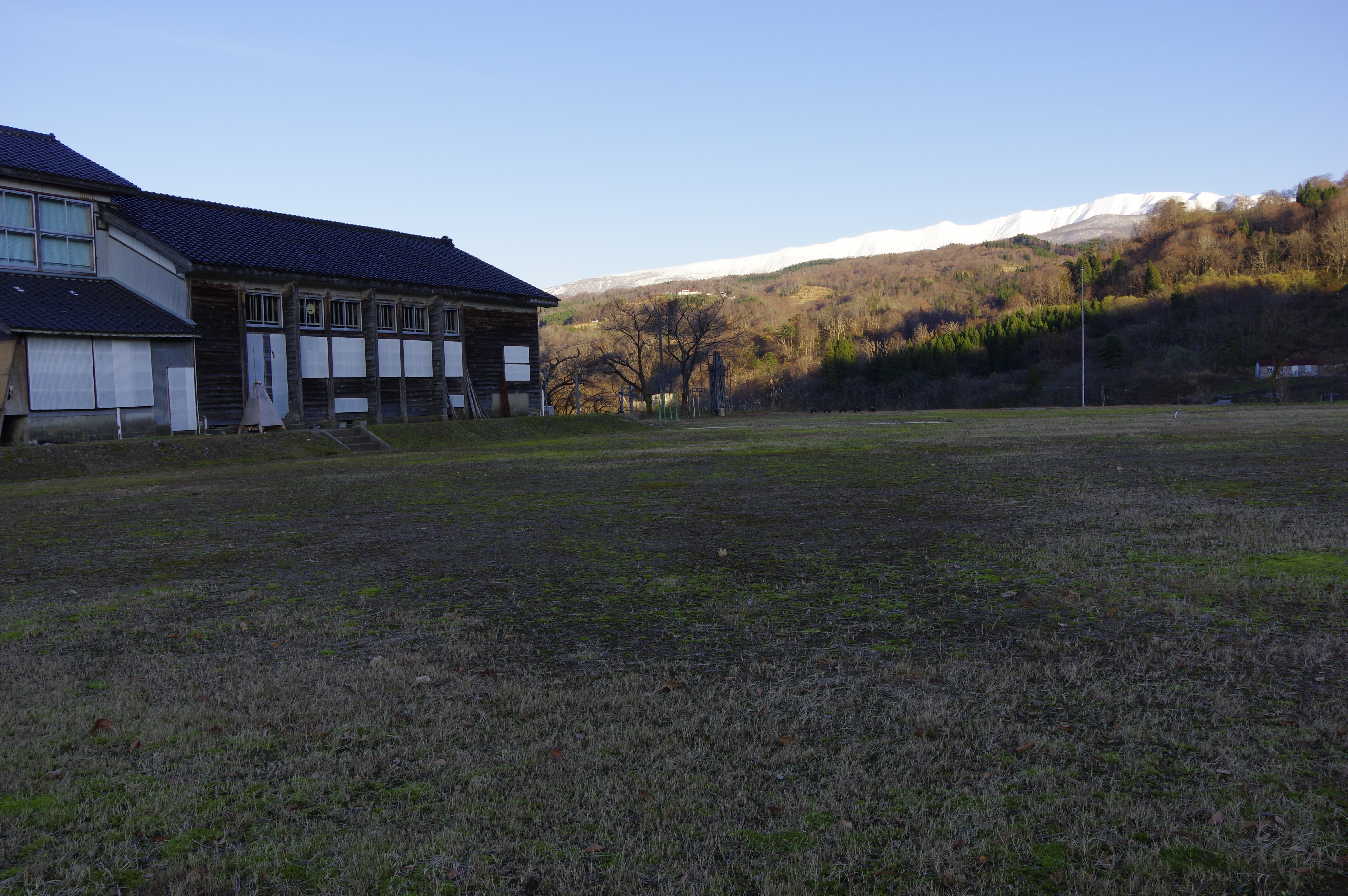 夕暮れの校庭