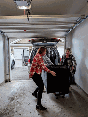 Loading Tourquoi the Tufted Couch