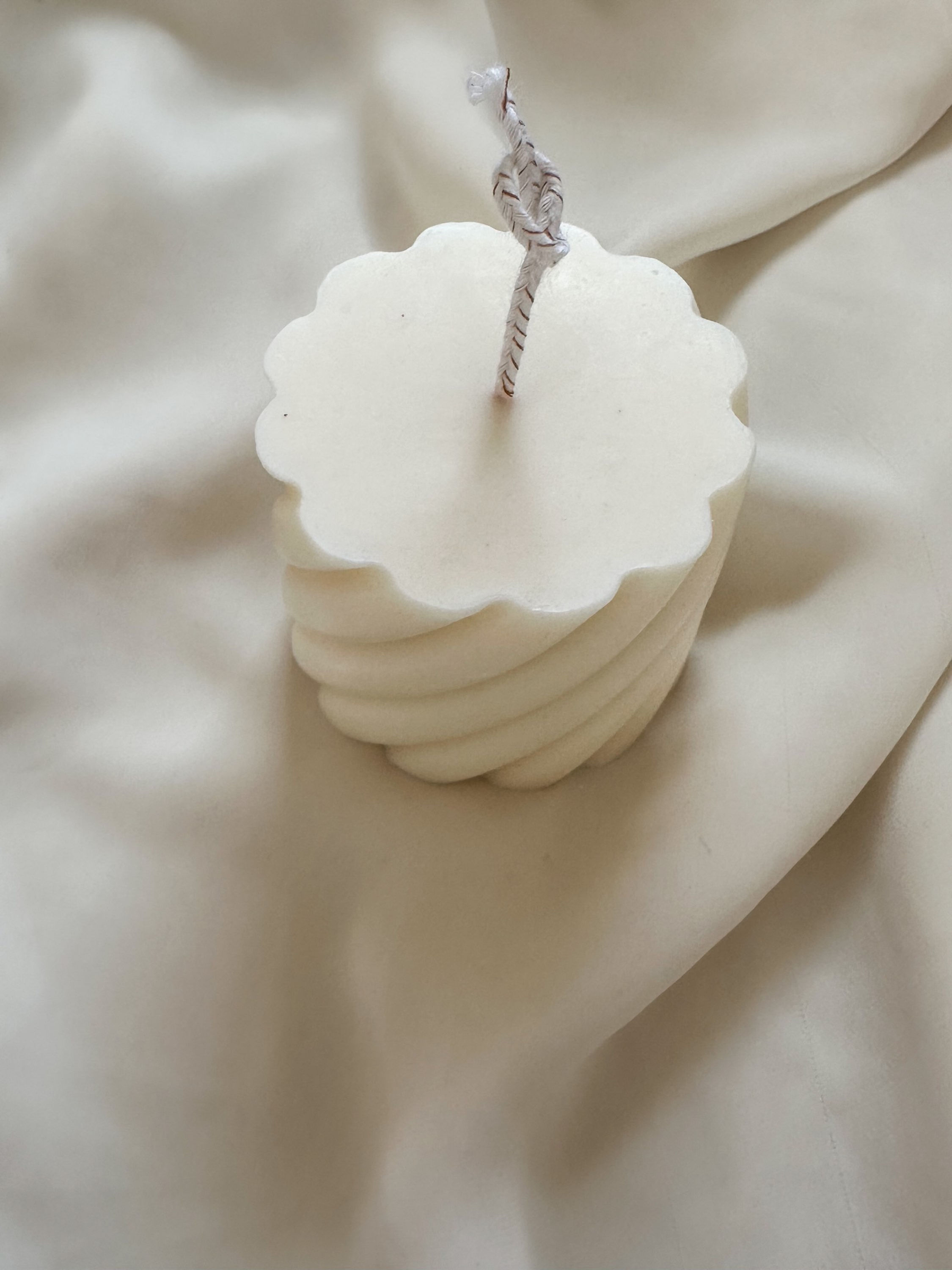 Twisted soy candle 