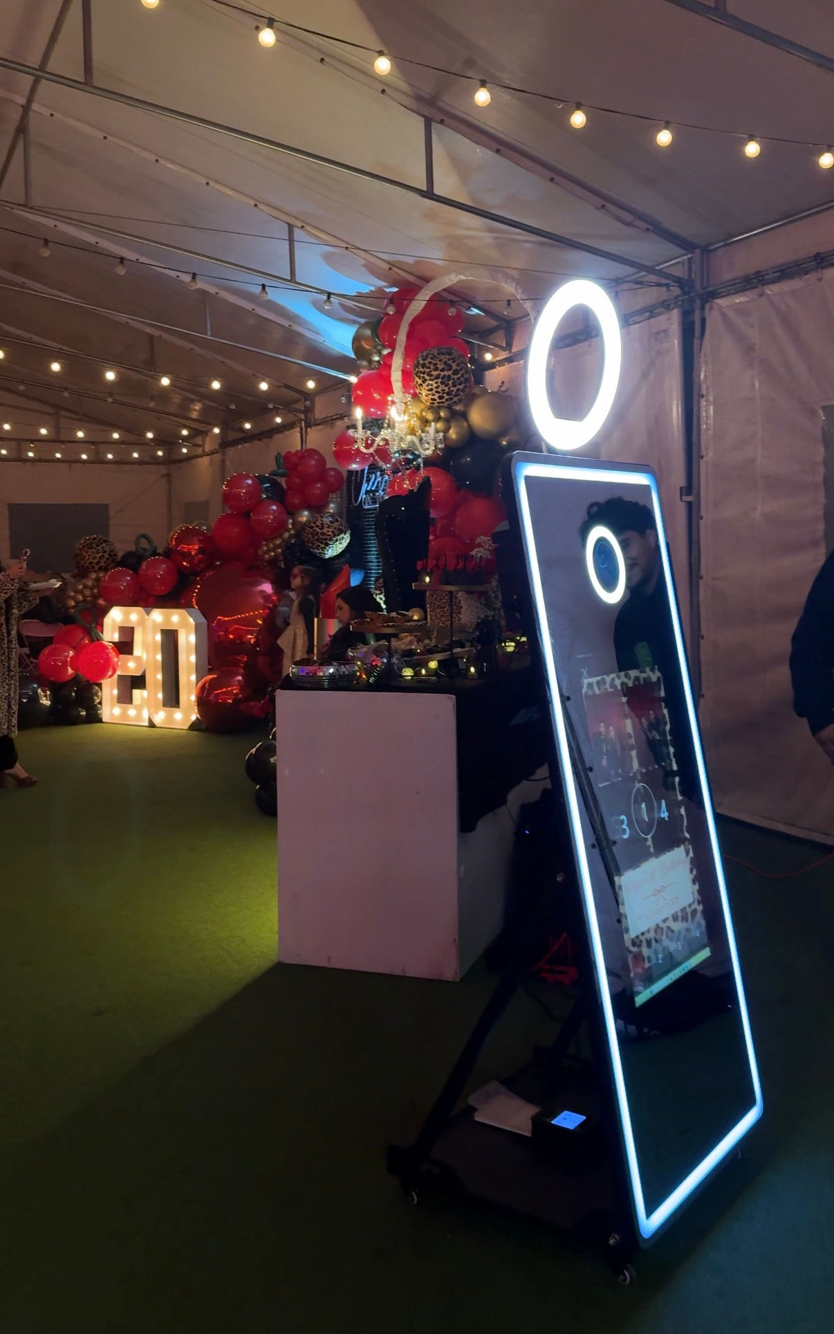 DSLR Mirror Photo Booth