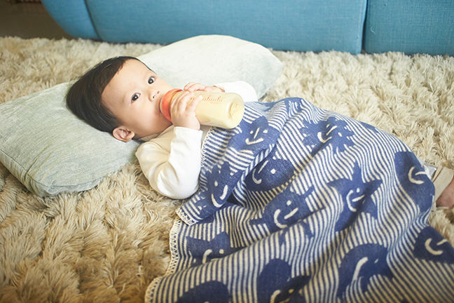 縮圖：瑞典 Klippan 舒柔純棉冷氣毯-小宇宙 (藍白條紋)