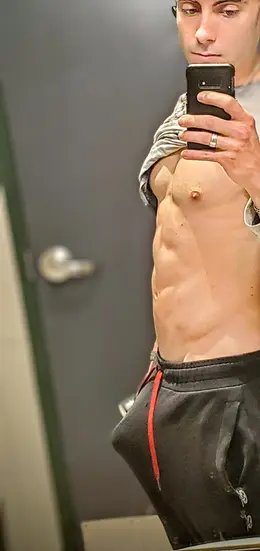 8 months in - this picture was taken when I had a boner stemming from a combination of looking at my own reflection in the mirror & thinking about hot girls... hehe 😅