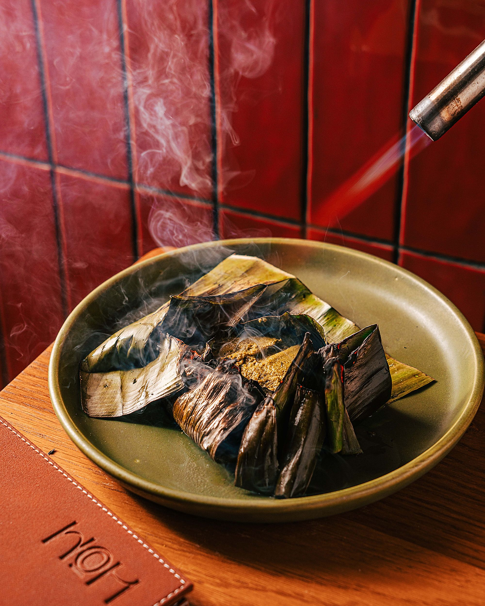 The food at HOM is a celebration of fire and smoke, with dishes prepared over wood fires, in the tandoor, or on a plancha. Expect innovative twists on classic Indian dishes, featuring bold flavors and smoky aromas. The tasting menu offers a curated experience that highlights seasonal ingredients and regional flavors. The à la carte options are equally impressive, showcasing the perfect balance of tradition and modern flair.