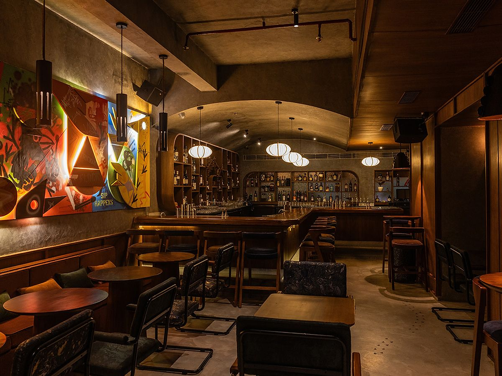 The vibe at Barbet & Pals is warm, intimate, and a little quirky in the best way. The design leans on wood, soft lighting, and clean lines, giving it a relaxed but stylish feel. Bird illustrations show up everywhere: on the walls, menus, and even the floor, where claw-like footprints lead you inside. The room feels intentionally small, almost like a creative hideout where everyone naturally ends up talking. It’s laid-back, personal, and easy to settle into.