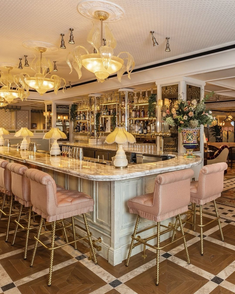 Designed by Russell Sage Studio, Lilibet's combination of powder-fringe bar stools, floral wallpaper, and period fireplaces creates a cozy feeling but offers you a stylish, relaxed atmosphere. Lilibet's also offers multiple dining rooms for your enjoyment, including a cocktail room, climate-controlled patio, fireplace grill room, and oyster bar. Each space combines comfort and luxury for an unparalleled dining experience.