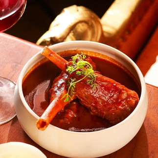 Thinking about dining at Joshi House? Here are a few highly ordered dishes and cocktails that bring to life its vibrant mix of Mumbai’s coastal zest and Rajasthan’s soulful traditions:        Lobster Ghee Roast     Grilled Kokum Prawns     Laal Maas     Paan Magnum     Sea Spice