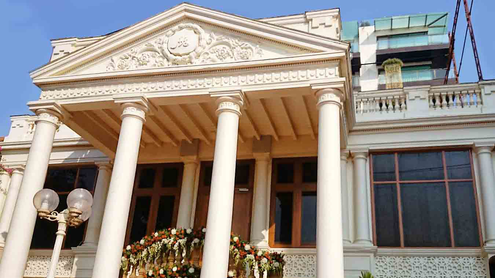 Mannat is a lavish seaside villa of Shah Rukh Khan in Mumbai. This luxurious, six-storey villa is more than 27,000 square feet and a well-known site in the city. It is valued at more than ₹200 crore, and has luxurious furnishings and the latest technological features - it also has an in-villa movie theater, gym facility, and huge balcony. The hype around the house has increased, with die-hard fans regularly waiting outside hoping to get a glimpse of this celebrity.