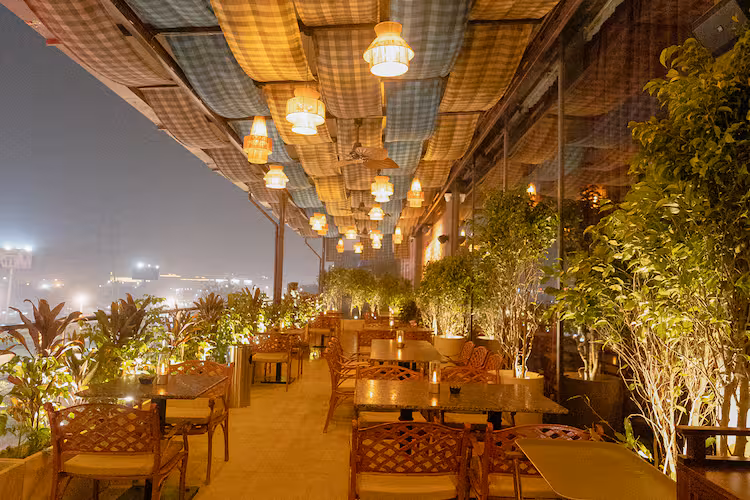 Popes' Southwest Catalina Gurgaon Price Average Cost For Two Rs. 2,500/- approx. Timings Monday-Sunday 12 PM – 11.45 PM Popes' Restaurant M3M Contact Number +919911537722 Popes' Gurgaon Restaurant Location M3M Broadway Sector 71, Badshahpur Sohna Rd Hwy, Badshahpur, Sector 66, Gurugram, Haryana 122101