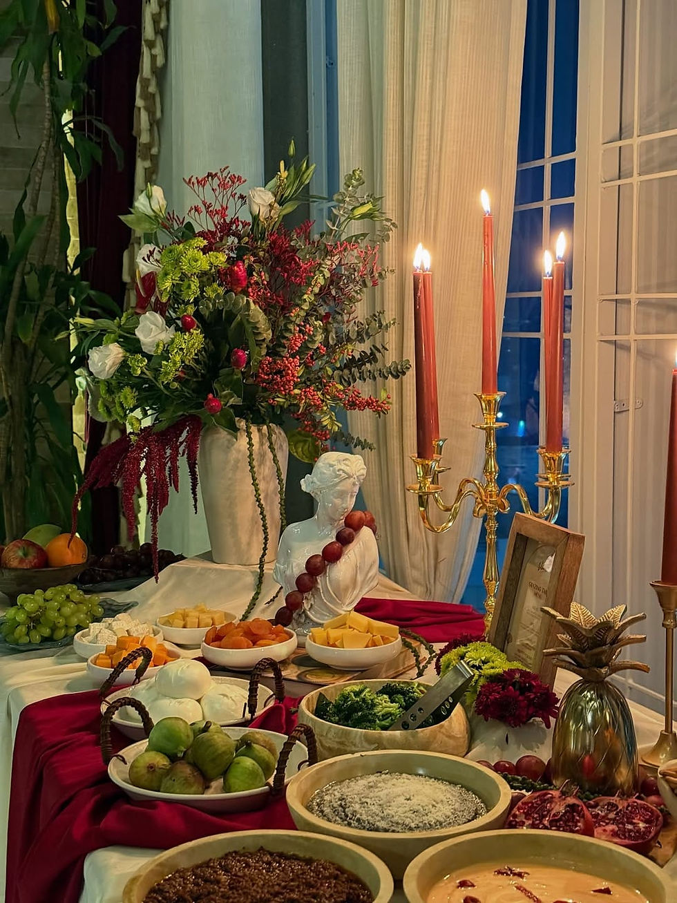 For a chic rooftop escape with European charm in Gurgaon, Vicoli is the perfect spot to unwind. The vibe is warm, stylish and made for long conversations. If you’re heading there soon, here are a few must-try dishes and drinks that truly capture Vicoli’s flavour and style:
Harissa Chicken Skewers
Retro Prawn Cocktail
Basil Smash (Gin-based)
South Side (Gin-based)
Tiramisu