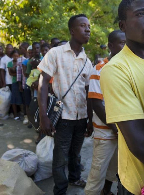 200 mil ayisyen depòte lakay vwazen an, yon rekò san parèy.