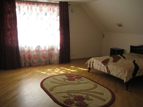 Thumbnail: Koncha Zaspa Cottage in an elite suburb