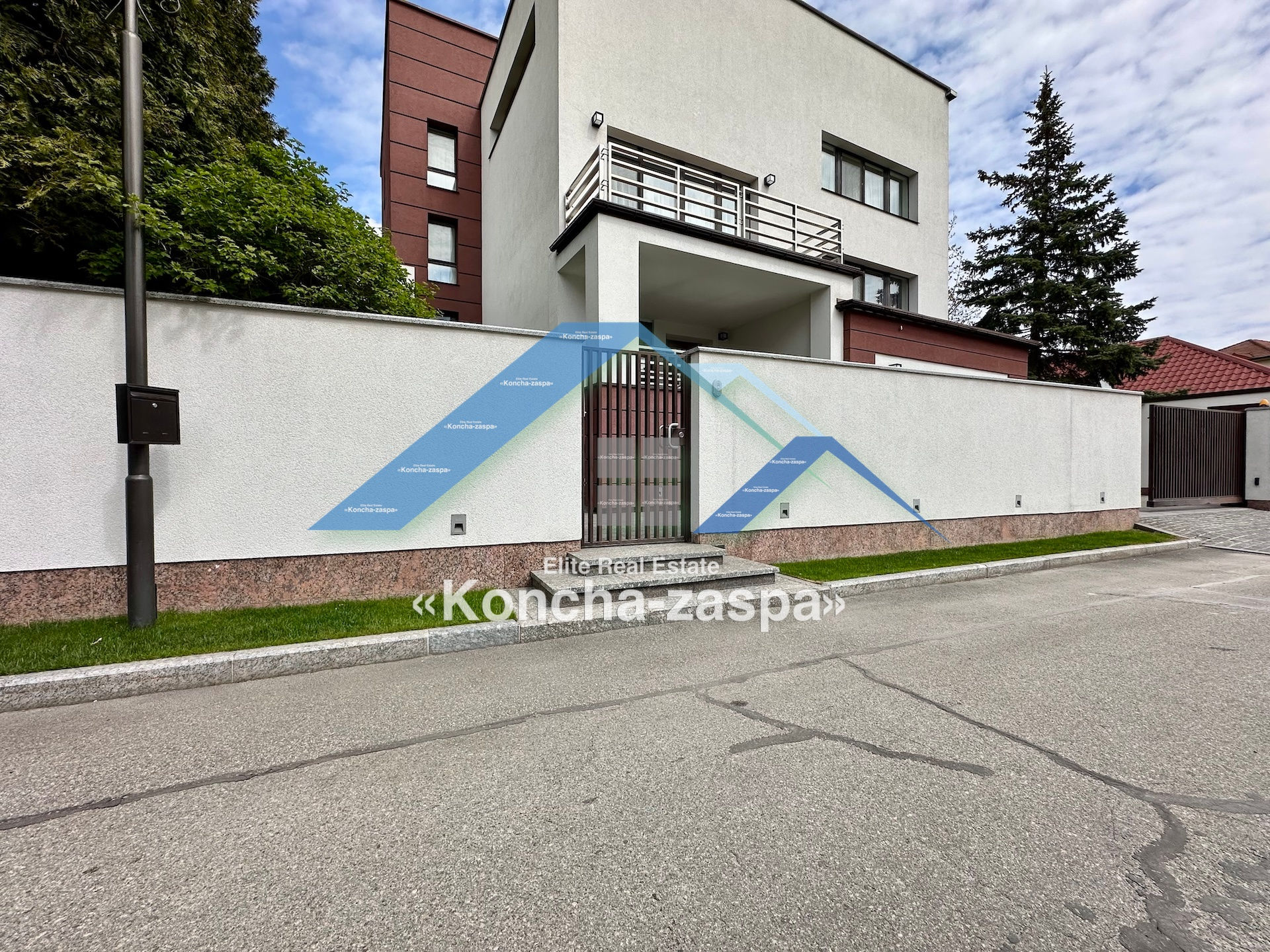 Продажа дома в Золотых Воротах