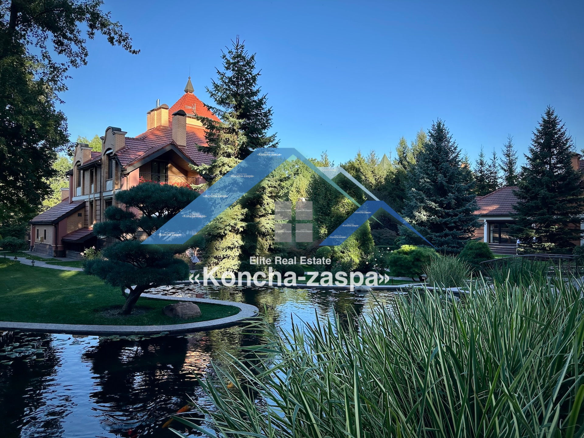 Дом с каскадом озер и бассейном в Козине