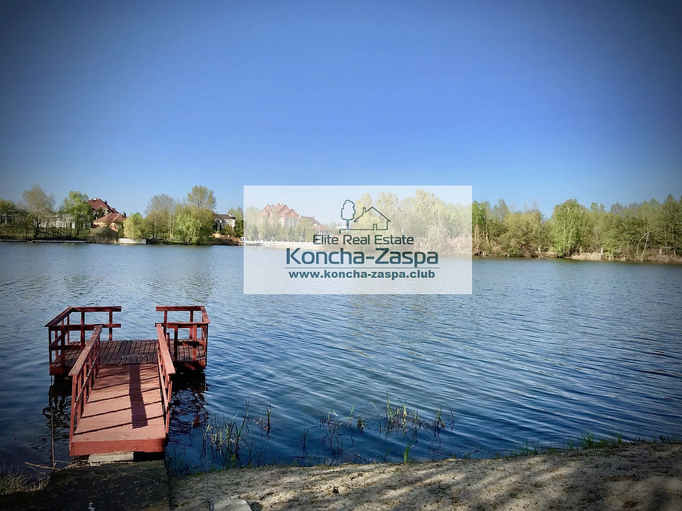 Thumbnail: CT - Golden Gate with access to the river