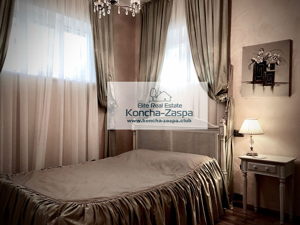 Thumbnail: CT - Golden Gate with access to the river