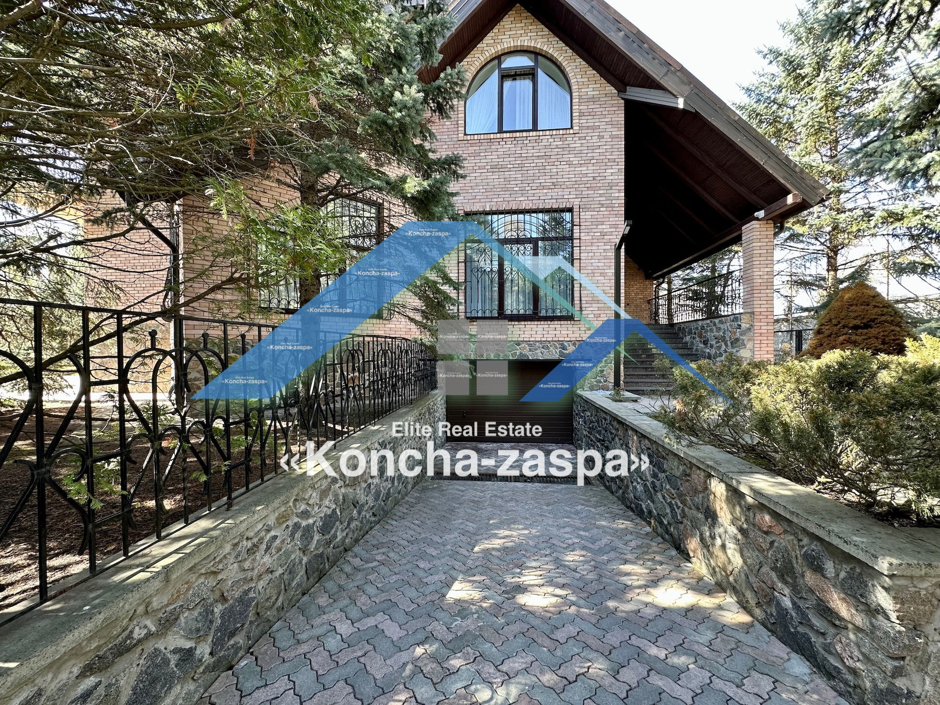 Дом с выходом на воду закрытая территория