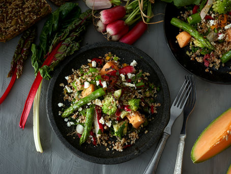 Primörsallad med sparris och rädisor