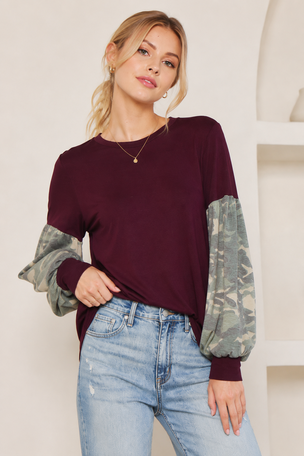 SOLID TUNIC TOP WITH CAMO CONTRAST SLEEVES