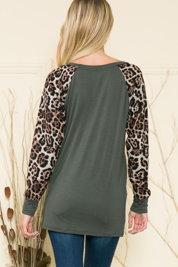 Thumbnail: SOLID BASEBALL TOP WITH ANIMAL CONTRAST SLEEVES