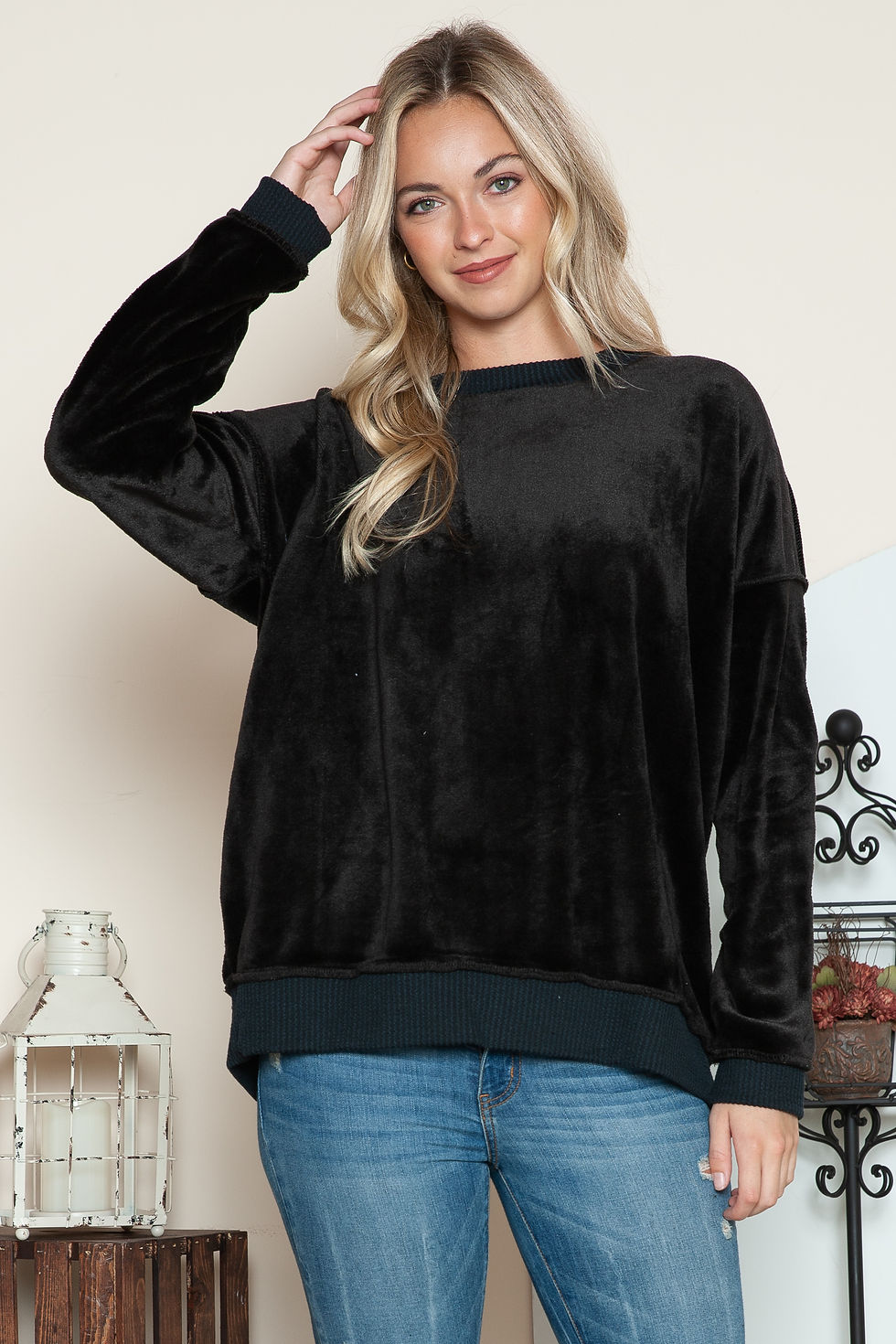 Thumbnail: OVERSIZED PLUSH SWEATSHIRT
