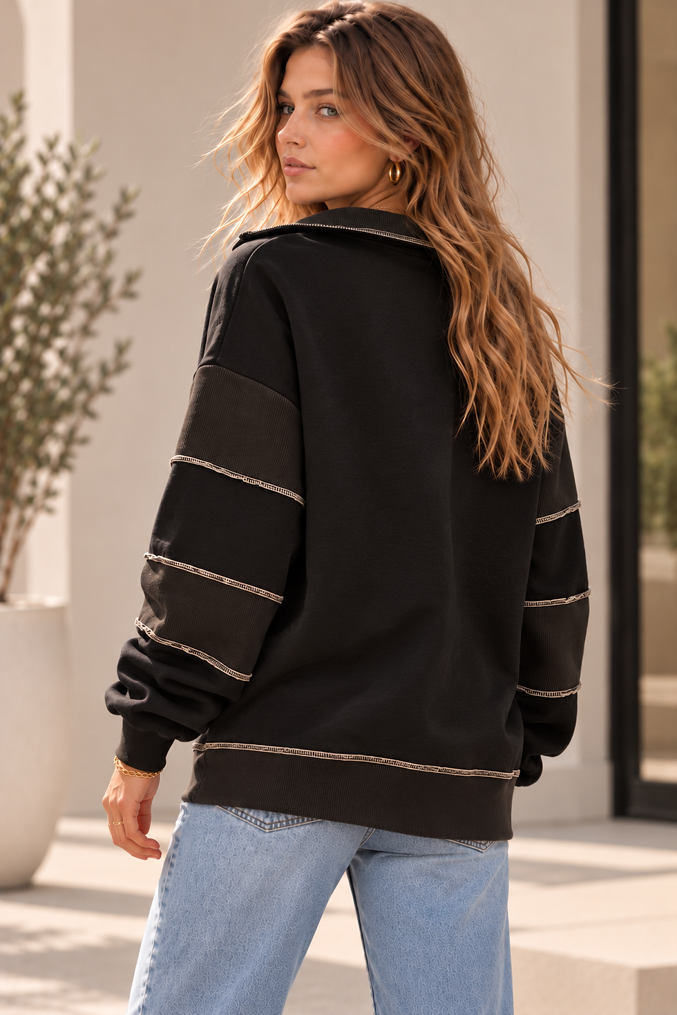 Thumbnail: OVERSIZED DOUBLE KNIT WITH CONTRAST AND COLLARED V-NECK