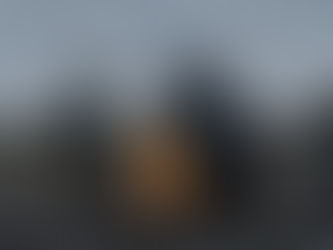 Des hommes autour d'un feu