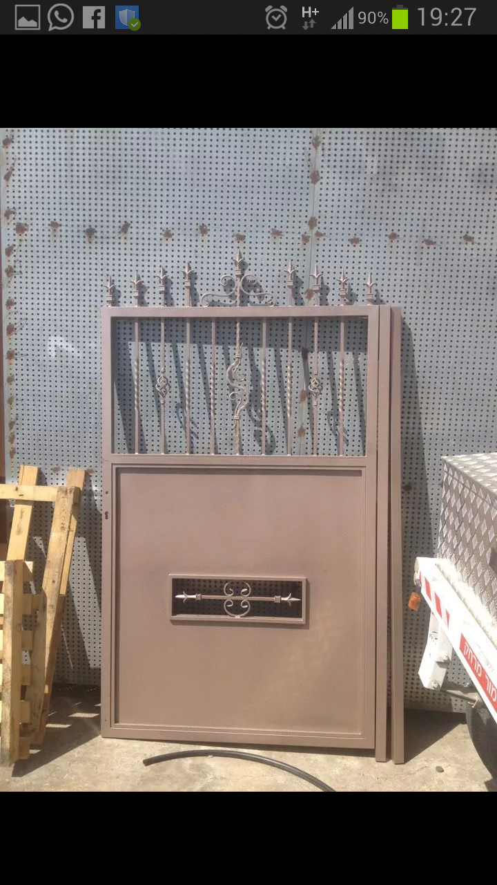 שער בעיצוב מיוחד