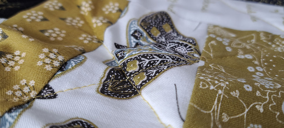 Thumbnail: Black, coral and gold quilt (158x158cm)